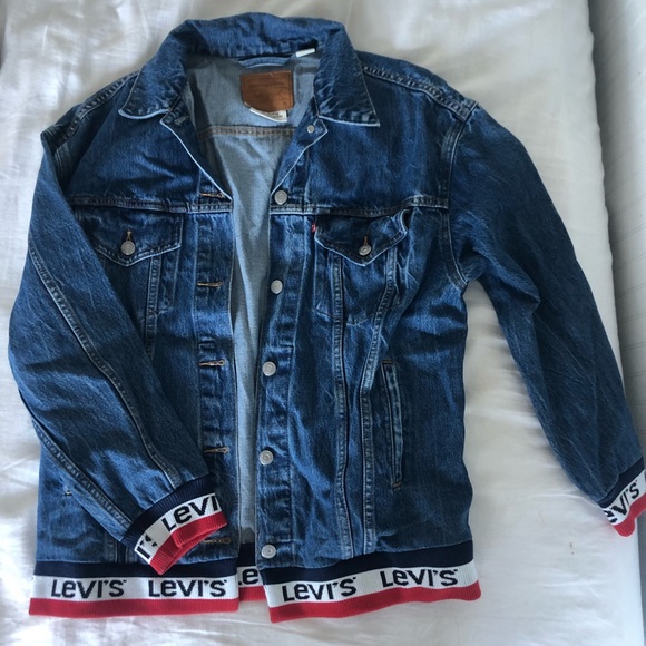 Levi's Jackets & Blazers - LEVIS LOGO DENIM TRUCKER JEAN JACKET